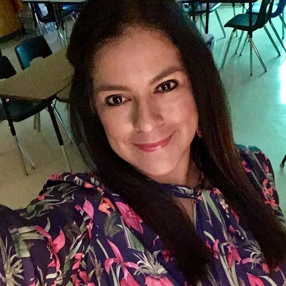 Meet your Posher, Sylvia - Picture 1 of 1